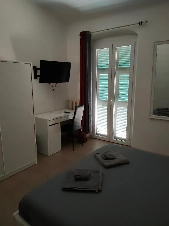 Room 5 Lands La Spezia